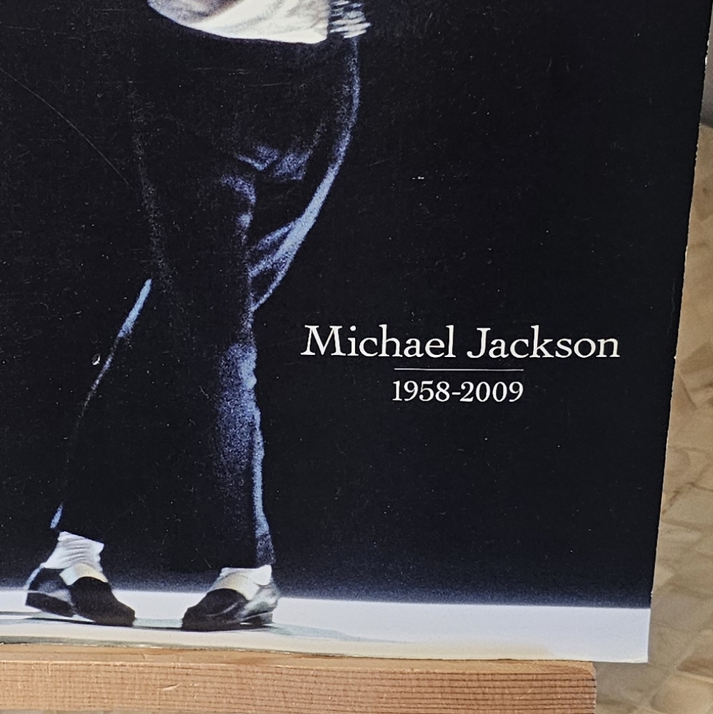 [Rolling Stone] Michael Jackson Special Commemorative Issue 2009 - Picture 5 of 6